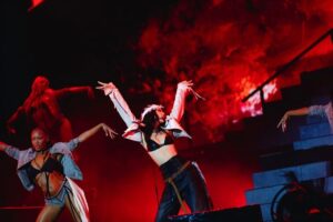 Ilustrasi jennie lollapalooza untuk artikel Jennie Lollapalooza: Bikin Sejarah di Chicago